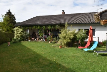 VERKAUFT ! Solides Einfamilienhaus mit Einliegerwohnung in der Nähe von Passau, 94474 Vilshofen, Einfamilienhaus