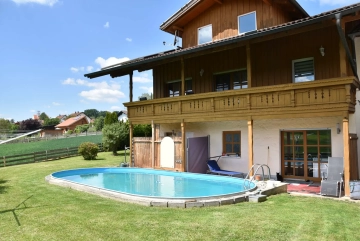 VERKAUFT !!! Geräumiges Wohnhaus mit Einliegerwohnung in toller, ruhiger Randlage., 94501 Beutelsbach, Einfamilienhaus