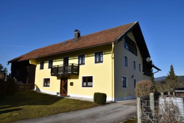 VERKAUFT !!! Ehemaliges landwirtschaftliches Anwesen mit schöner Aussicht, 94579 Zenting, Bauernhaus
