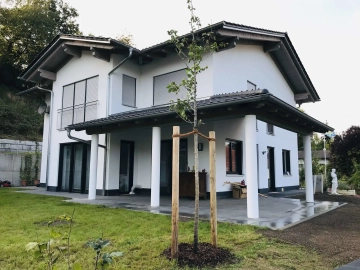 VERMIETET!!! Falienfreundliches Einfamilienhaus mit Doppelgarage in Stallwang/Straubing, 94375 Stallwang, Einfamilienhaus