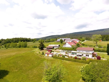 VERKAUFT!!! Wunderschönes Haus mit Fernsicht – Tierhaltung geeignet – großes Grundstück, 94089 Neureichenau, Einfamilienhaus