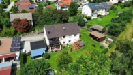 Luftaufnahme - Charmantes Zweifamilienhaus mit großzügigem Garten, Obergeschoss vermietet