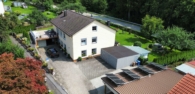 Luftaufnahme - Charmantes Zweifamilienhaus mit großzügigem Garten, Obergeschoss vermietet