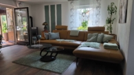 Wohnzimmer EG - Charmantes Zweifamilienhaus mit großzügigem Garten, Obergeschoss vermietet