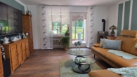 Wohnzimmer EG - Charmantes Zweifamilienhaus mit großzügigem Garten, Obergeschoss vermietet