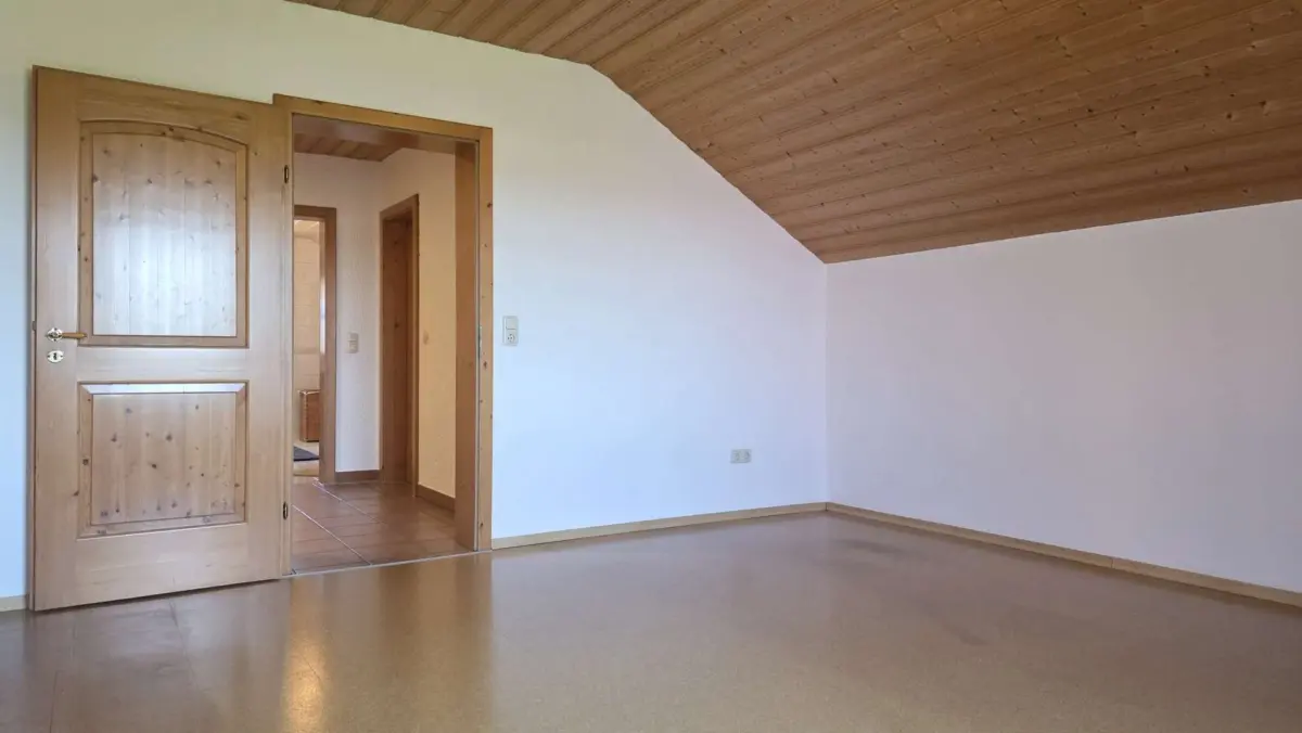 Zimmer OG mit Zugang Balkon