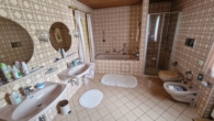 Einfamilienhaus mit Einliegerwohnung mit Potenzial - Umbaumöglichkeiten - Badezimmer