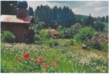 VERKAUFT!!! Gemütliches, rustikales Häuschen mit großem Grundstück in ruhiger Randlage - Garten mit Blick auf Kapelle