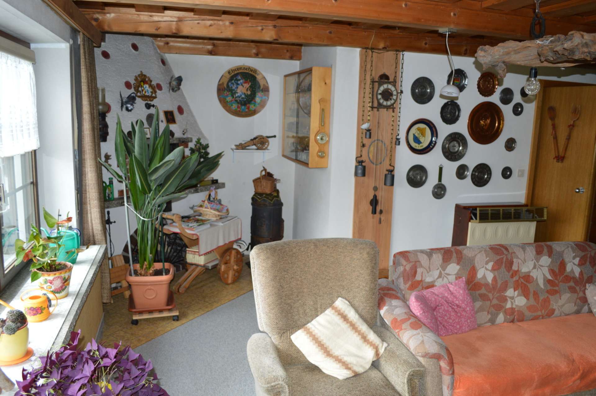 Wohnzimmer mit Kamin