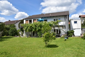 Schönes Einfamilienhaus mit Einliegerwohnung und großem Garten, 94036 Passau, Einfamilienhaus