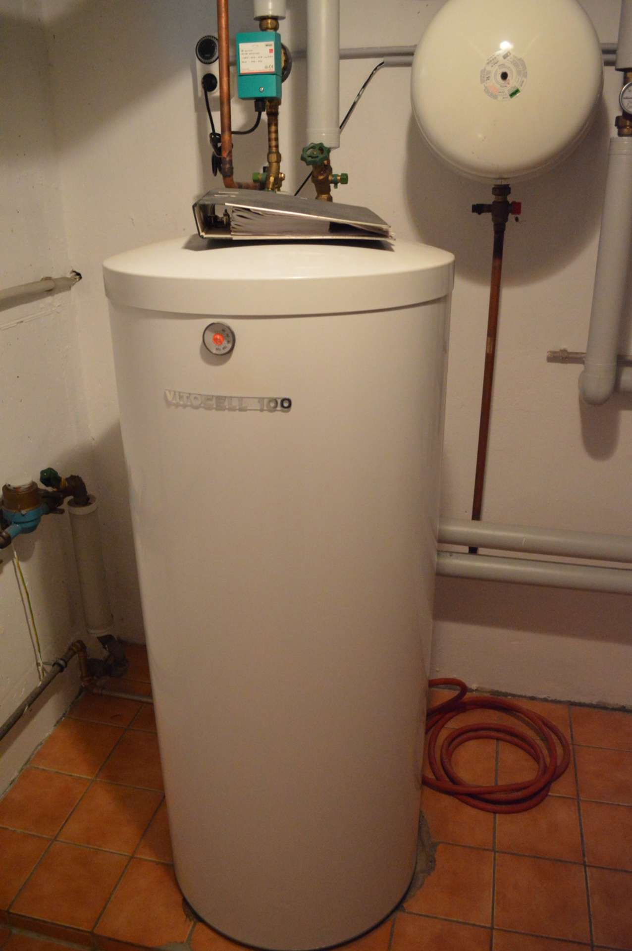 Neuer Warmwasserboiler
