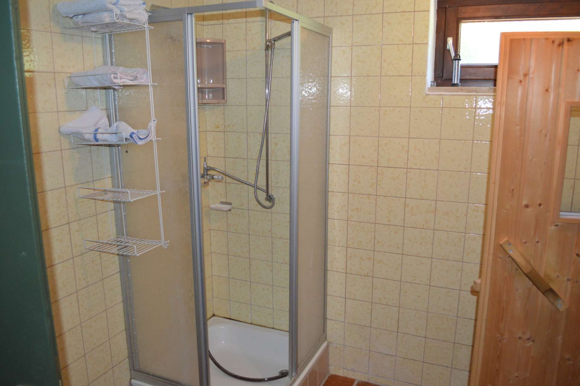 Kellerdusche neben Sauna