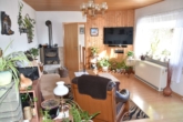 Kleines Einfamilienhaus - Wohnzimmer mit Holzofen