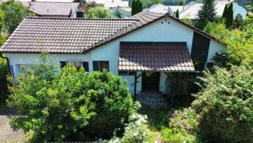 Kleines Einfamilienhaus in ruhiger Siedlungslage, 94501 Aldersbach, Einfamilienhaus