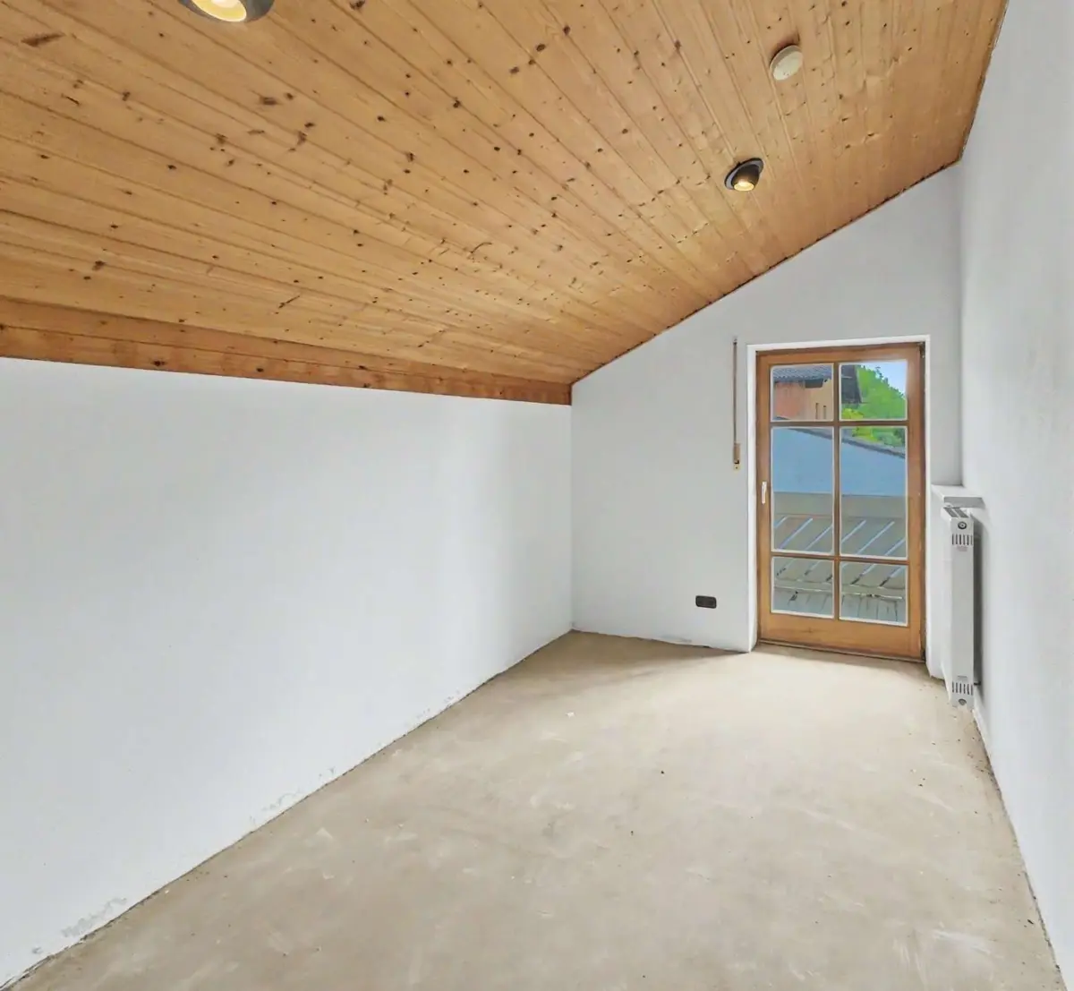 Zimmer OG mit Zugang Balkon