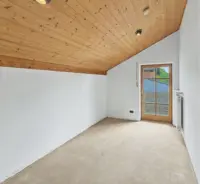 Zimmer OG mit Zugang Balkon