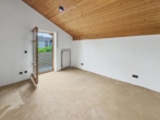 2. Zimmer OG mit Zugang Balkon
