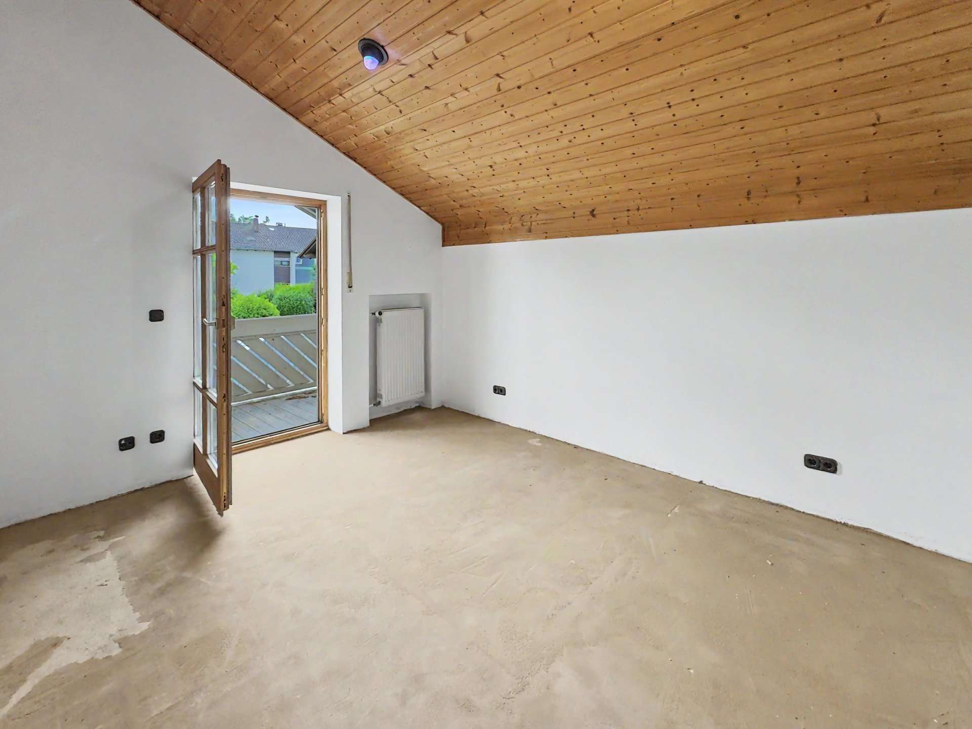 2. Zimmer OG mit Zugang Balkon