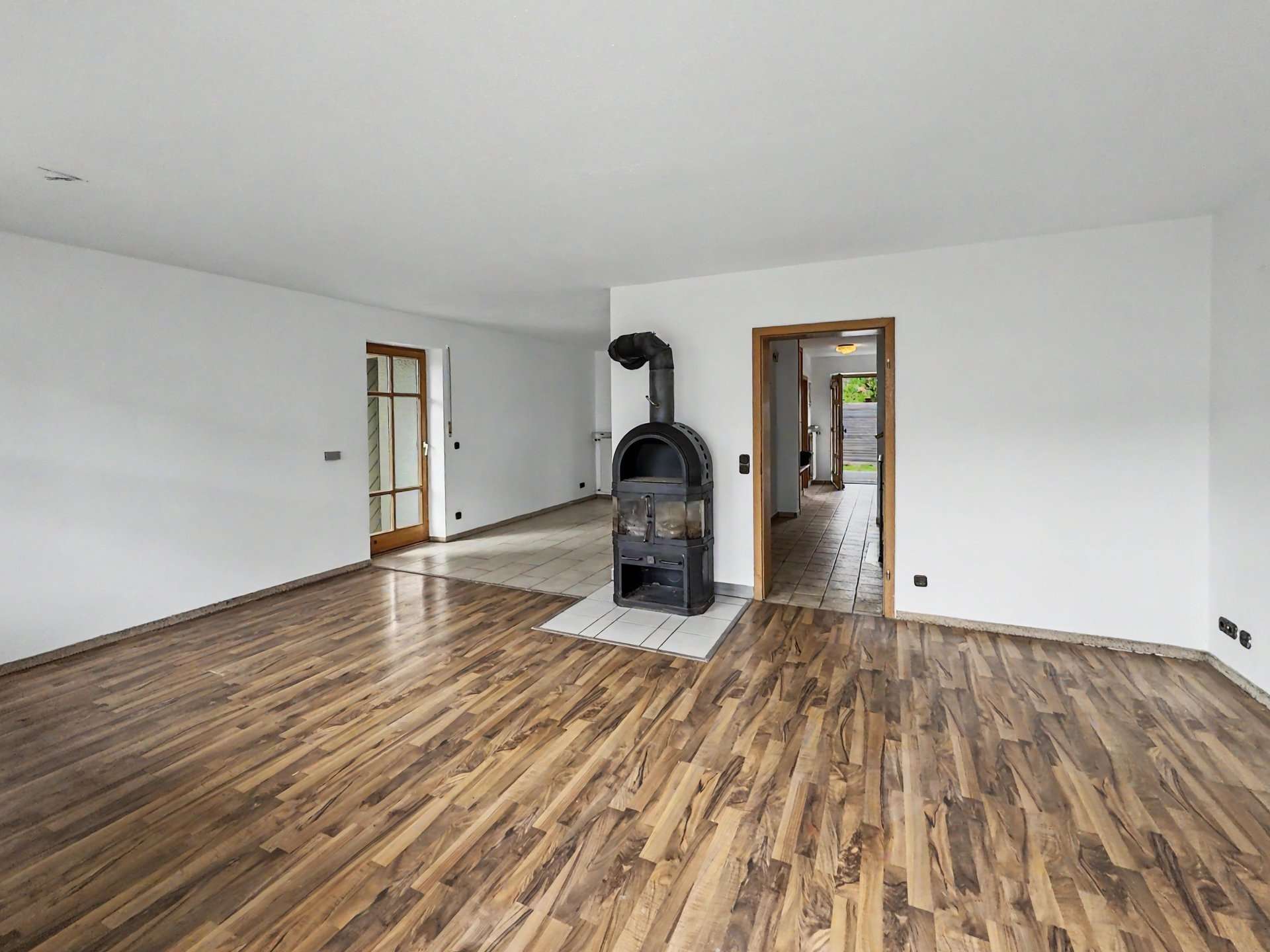 Wohnzimmer mit Holzofen