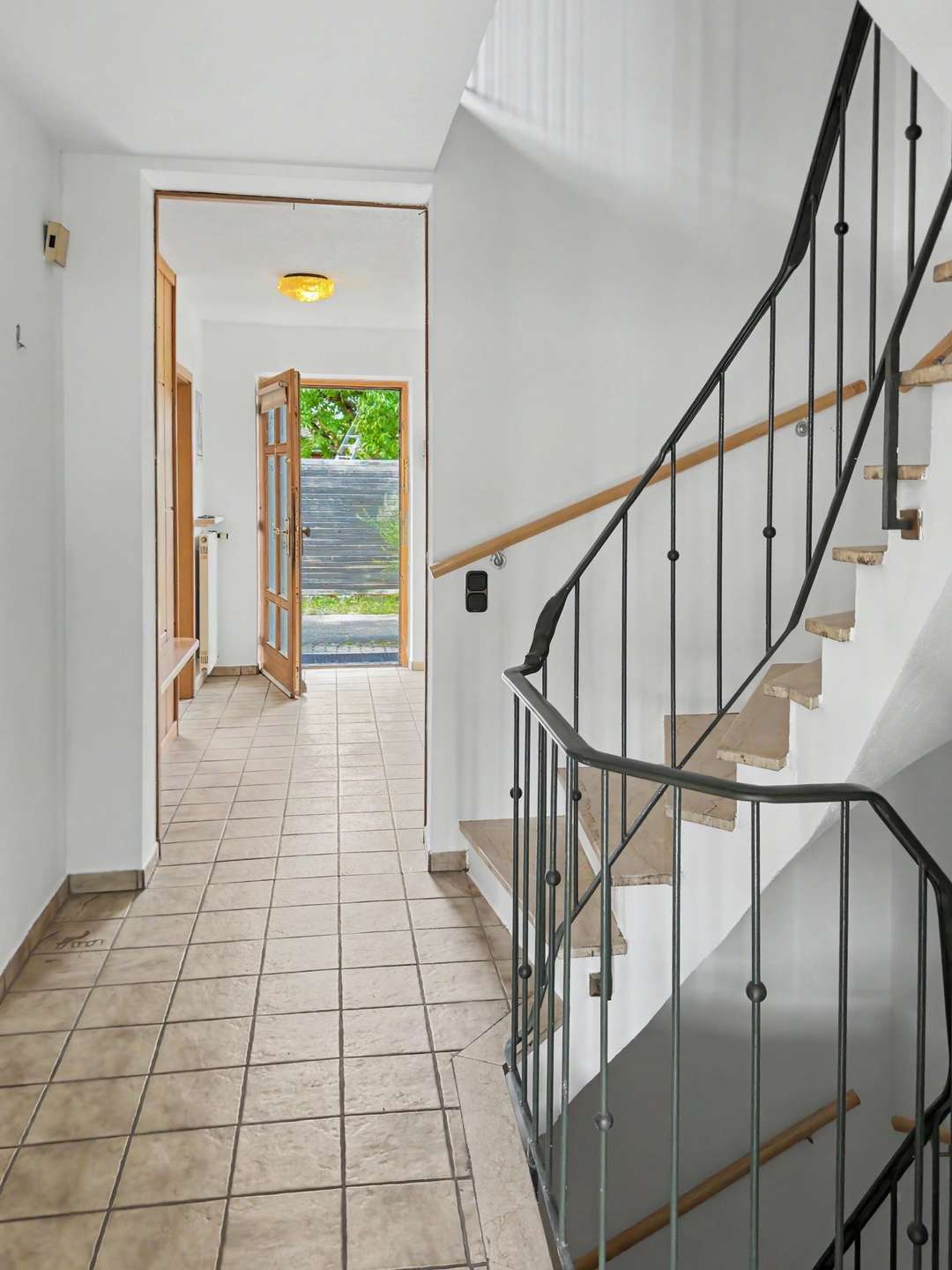 Flur mit Treppe
