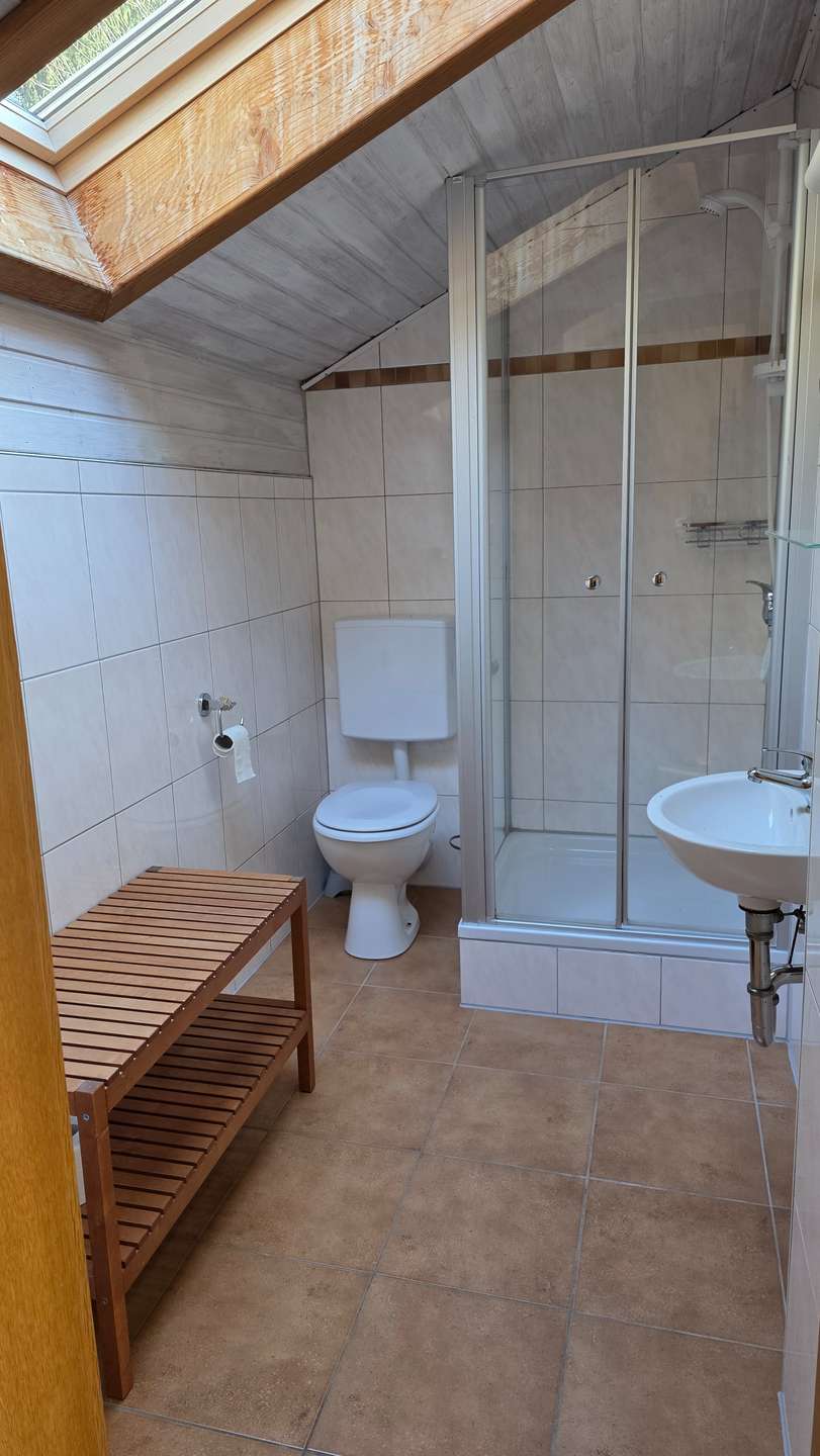 Bad mit Dusche und WC 3. Wohnung OG