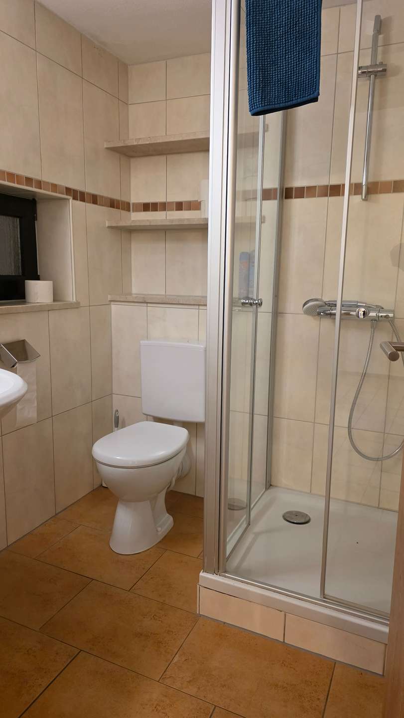 Bad mit Dusche und WC 2. Wohnung EG