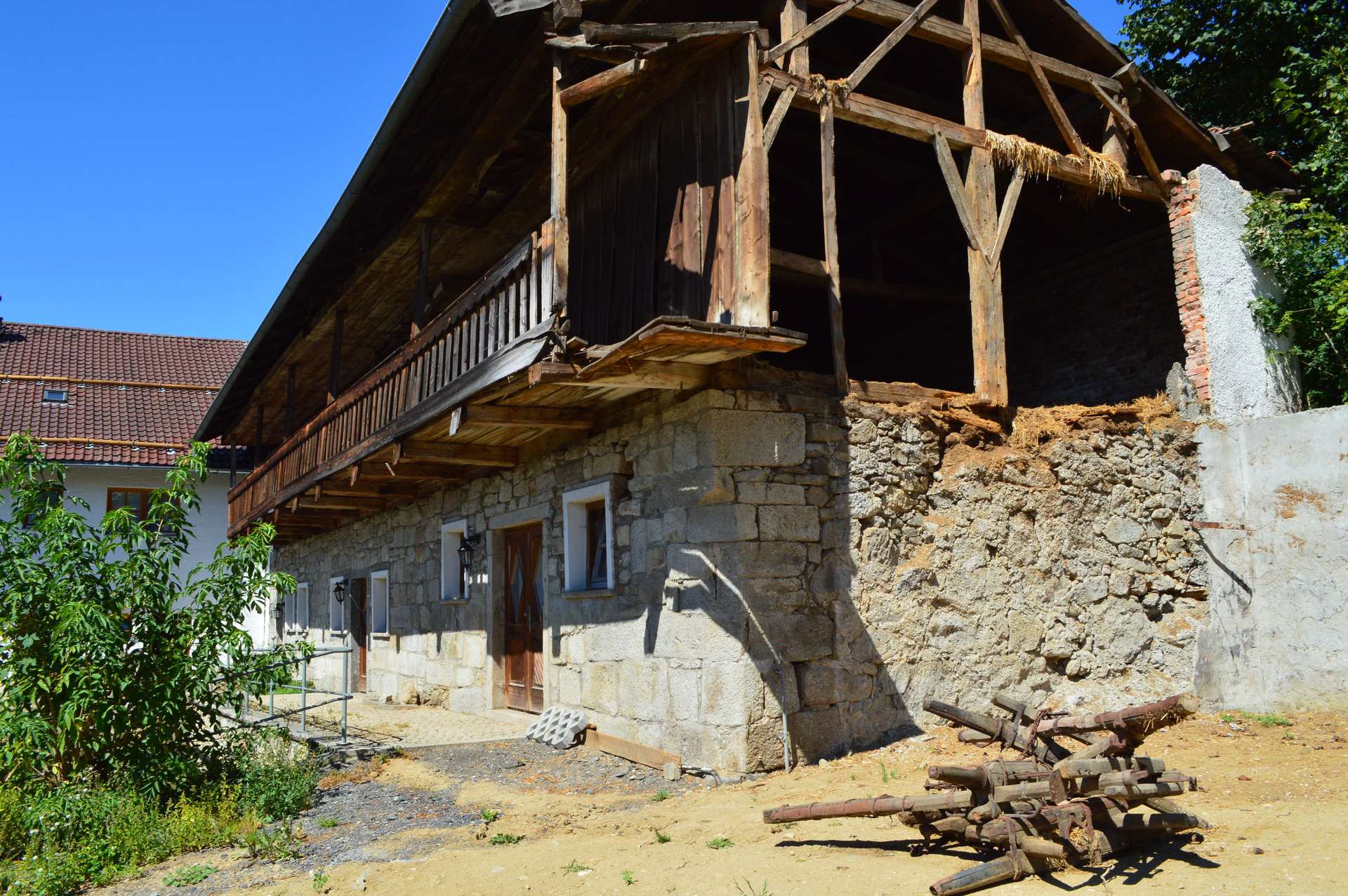 Seite des abgerissenen Stadl