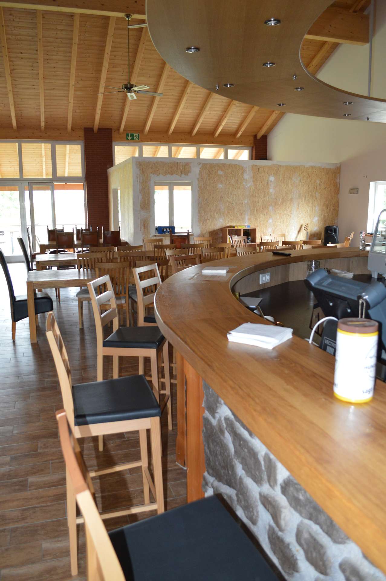 Theke und Gastraum