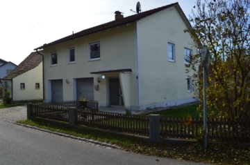 VERKAUFT!!! Zwei Häuser, ein Preis, leben im Grünen in der Nähe von Deggendorf, 94569 Stephansposching, Einfamilienhaus