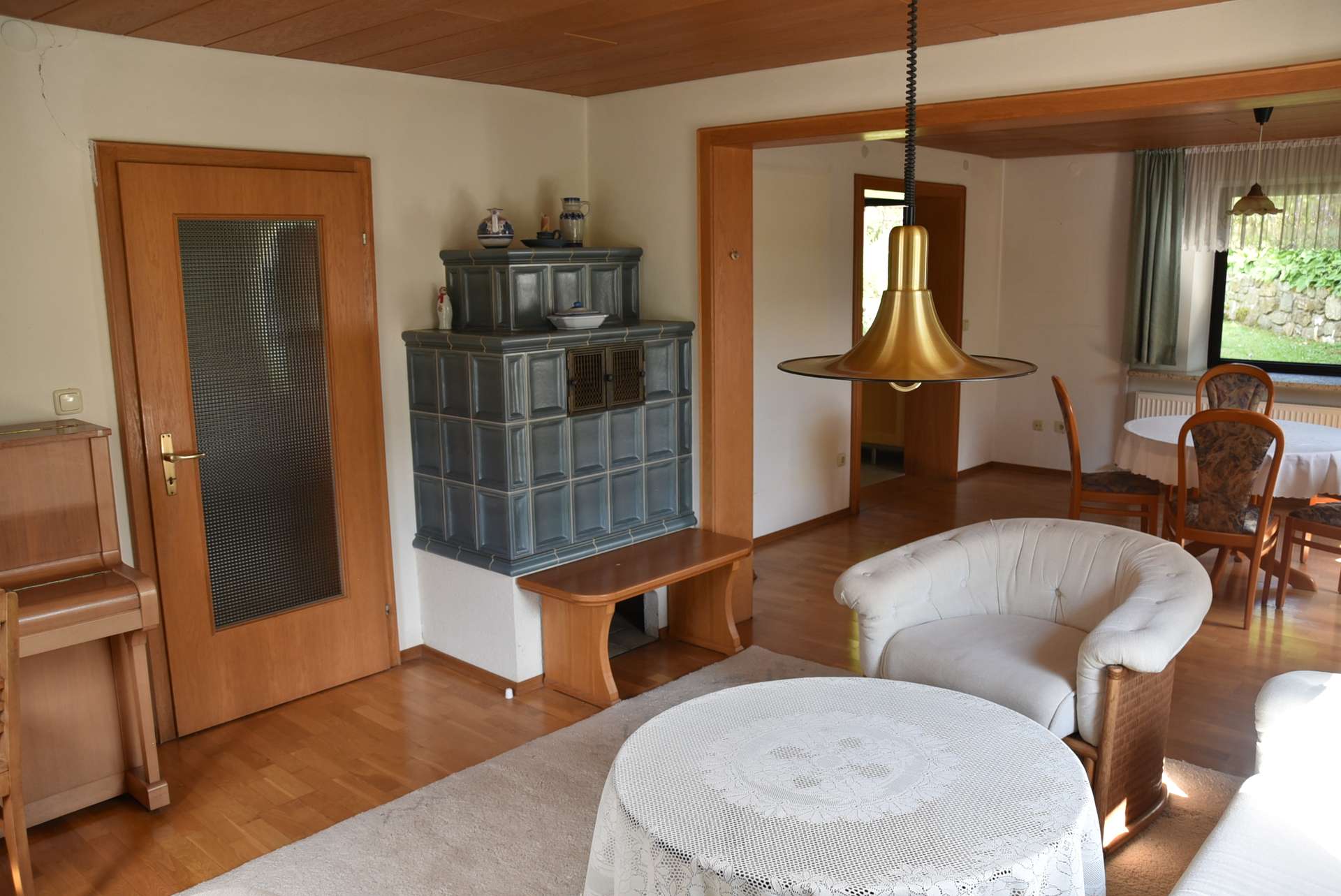 Wohnzimmer mit Kachelofen