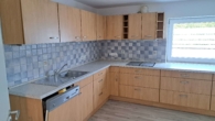 Familienfreundliches Wohnensemble: Renovierte Wohneinheiten in Neureichenau - Küche Wohnung EG