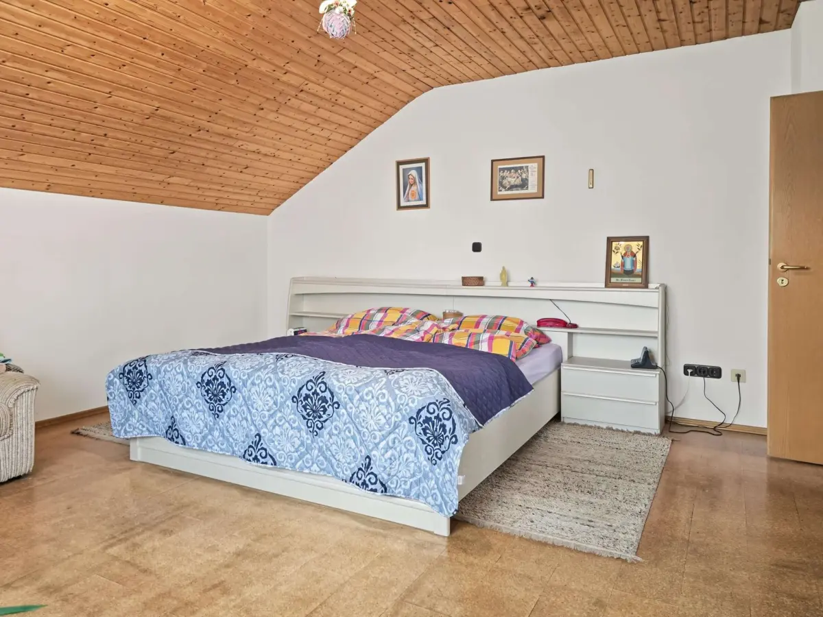 1. Schlafzimmer DG