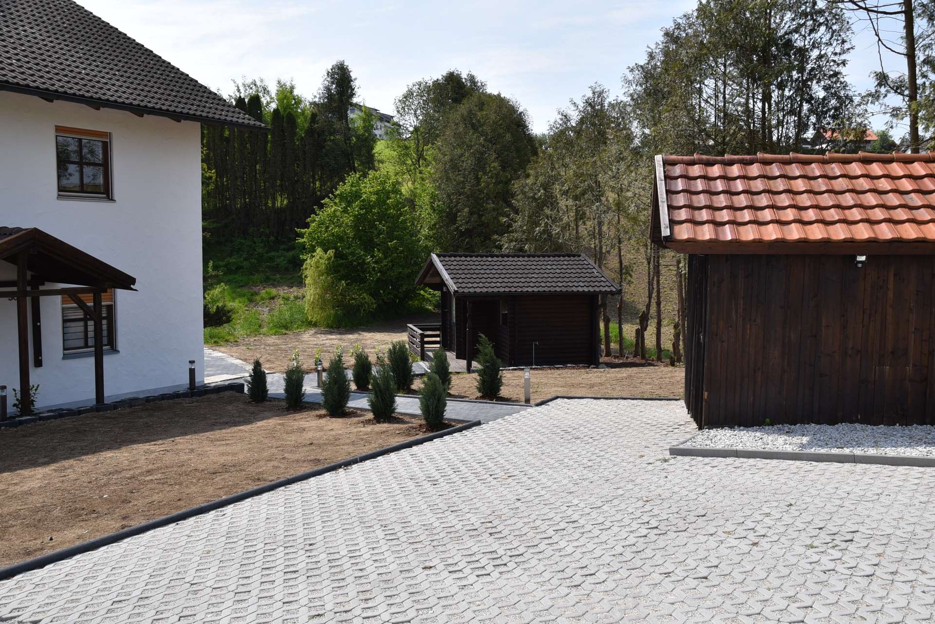 Parkplätze und Garten