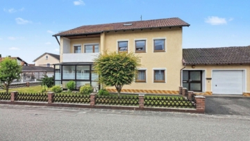 Viel Platz für die Liebsten: Großzügiges Zweifamilienhaus mit Potenzial in Kirchdorf am Inn, 84375 Kirchdorf am Inn, Zweifamilienhaus
