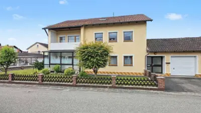 Viel Platz für die Liebsten: Großzügiges Zweifamilienhaus mit Potenzial in Kirchdorf am Inn, 84375 Kirchdorf am Inn, Zweifamilienhaus