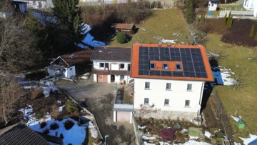 Zwei Haushälften – eine starke Kombination: Mehrgenerationenwohnen mit Panoramablick in Hauzenberg, 94051 Hauzenberg, Mehrfamilienhaus