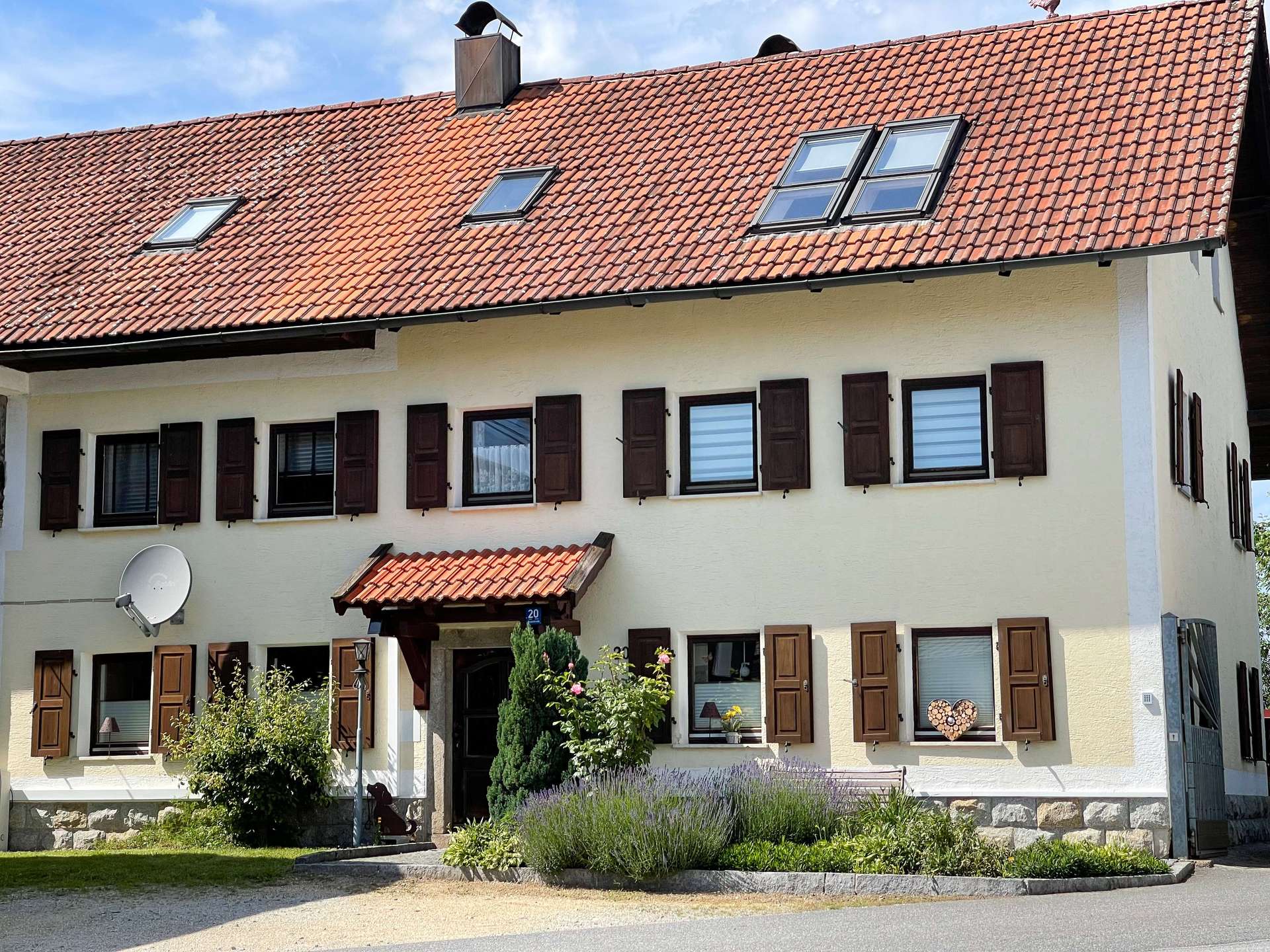 Hausansicht/Straßenansicht