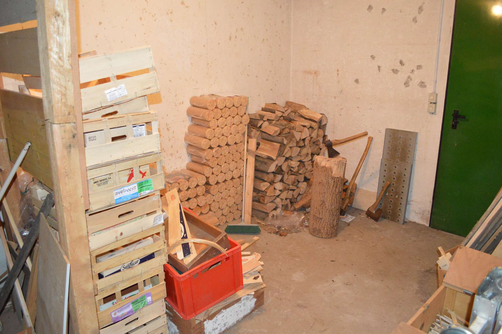 Holzlager Keller