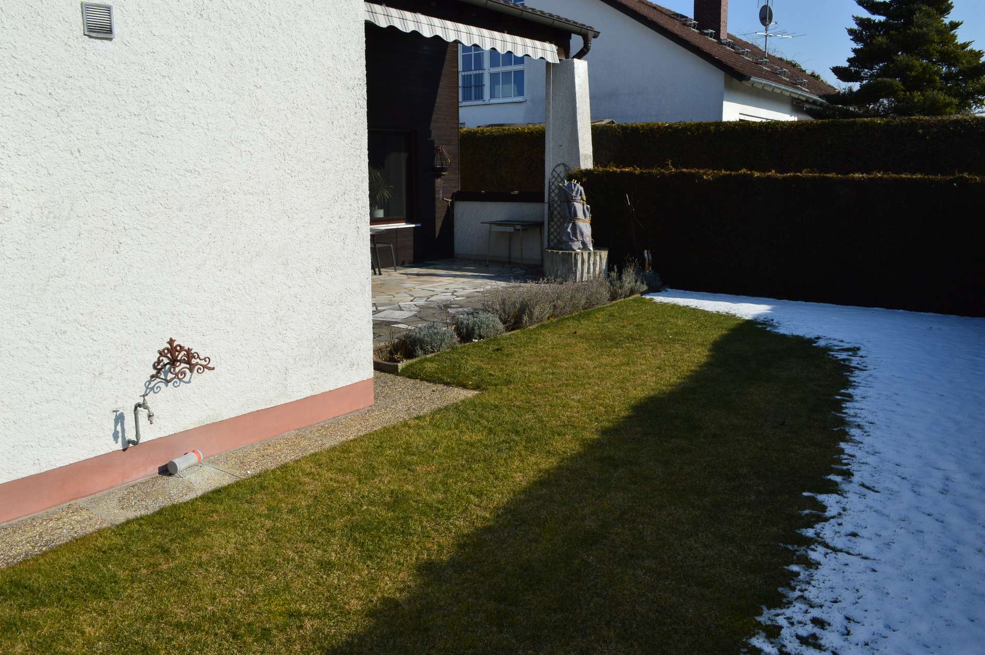 Garten vorm Haus