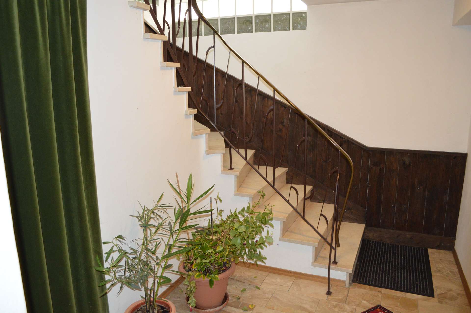 Treppe von Keller ins EG