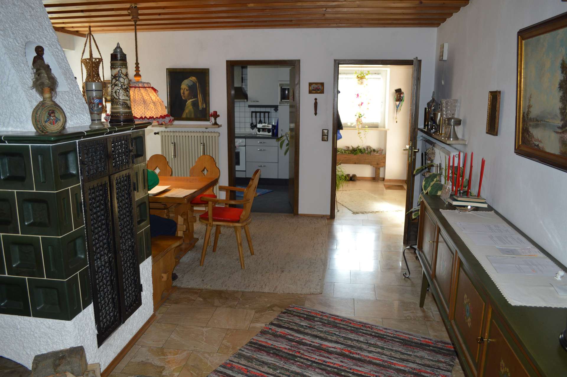 Esszimmer, Blick in Flur+Küche