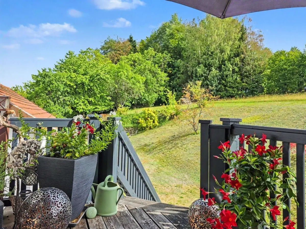Balkon OG mit toller Aussicht auf den Garten