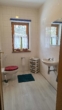 Gäste-WC - Besondere 5-Zimmer-Küche-Bad-Etagenwohnung mit Gartenanteil in Eging am See