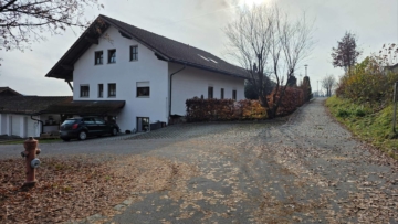 Besondere 5-Zimmer-Küche-Bad-Etagenwohnung mit Gartenanteil in Eging am See, 94535 Eging am See, Etagenwohnung