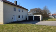 Garagen und Stellplätze - Zweifamilienhaus mit Herz in Niederbayern – Sommer, Sonne, Pool & Garten
