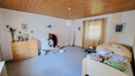 Sanierungsbedürftiges Einfamilienhaus in ruhiger Lage am Waldesrand - Schlafzimmer