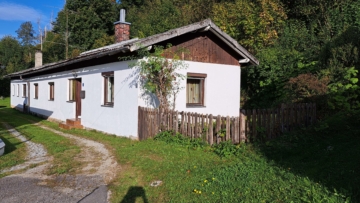 Sanierungsbedürftiges Einfamilienhaus in ruhiger Lage am Waldesrand, 94107 Untergriesbach, Einfamilienhaus
