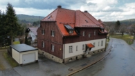 Luftaufnahme - Ideales Anlageobjekt: 4 solide Wohneinheiten plus Ausbaureserve in Erholungsregion