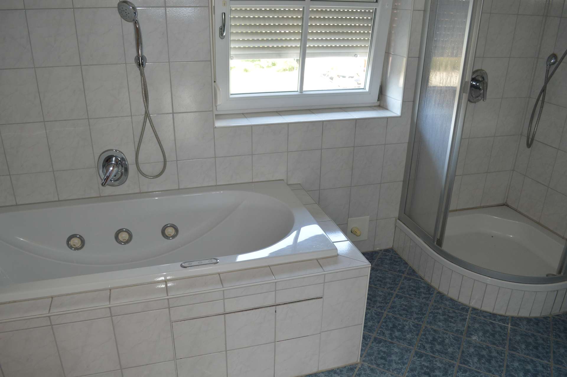 Bad Wohnung 2. OG