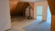 2. OG Dachgeschoss - Attraktives Mehrfamilienhaus mit Gewerbeeinheit und viel Potenzial im idyllischen Tettenweis